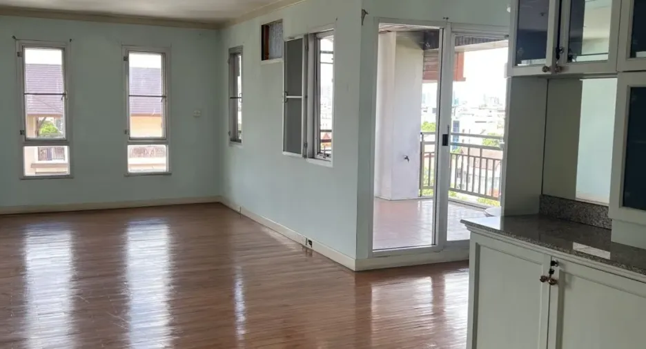 For sale 9 bedrooms condo in Dusit, Bangkok