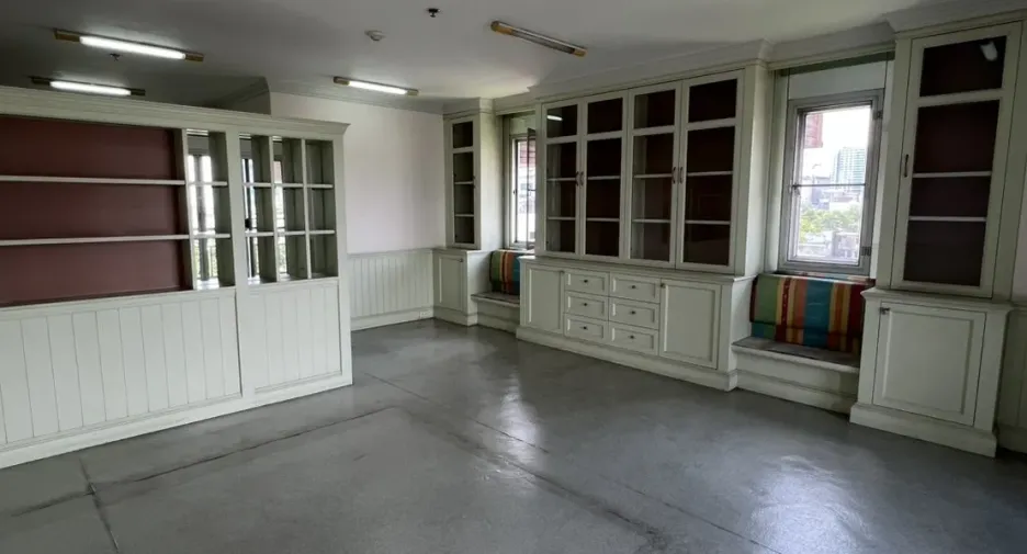 For sale 9 bedrooms condo in Dusit, Bangkok