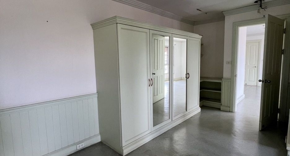 For sale 9 bedrooms condo in Dusit, Bangkok