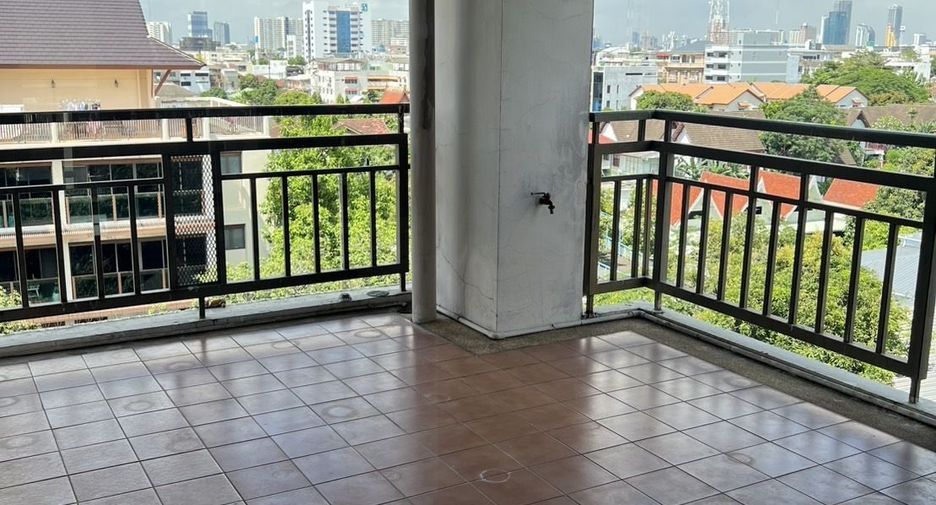 For sale 9 bedrooms condo in Dusit, Bangkok