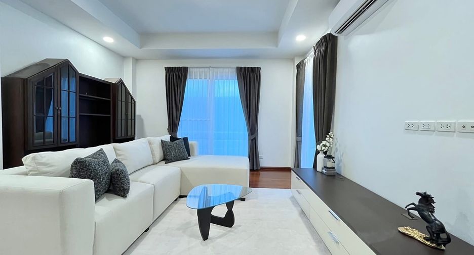 À louer 5 chambres maison à Huai Khwang, Bangkok