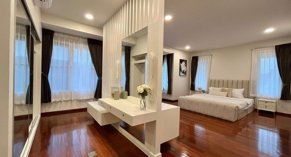 À louer 5 chambres maison à Huai Khwang, Bangkok