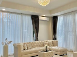 For rent 5 bedrooms house in Huai Khwang, Bangkok