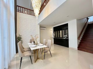For rent 5 bedrooms house in Huai Khwang, Bangkok