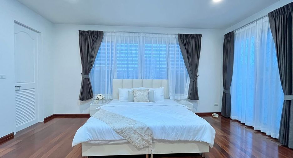 À louer 5 chambres maison à Huai Khwang, Bangkok