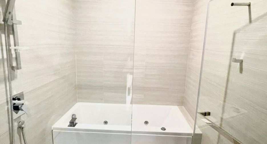 For rent 1 bed condo in Watthana, Bangkok