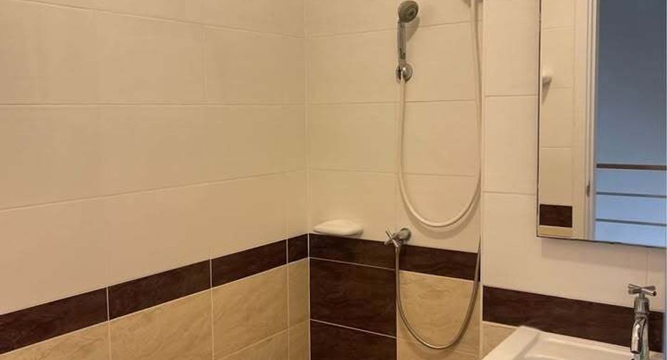 For rent 4 bedrooms townhouse in Saphan Sung, Bangkok