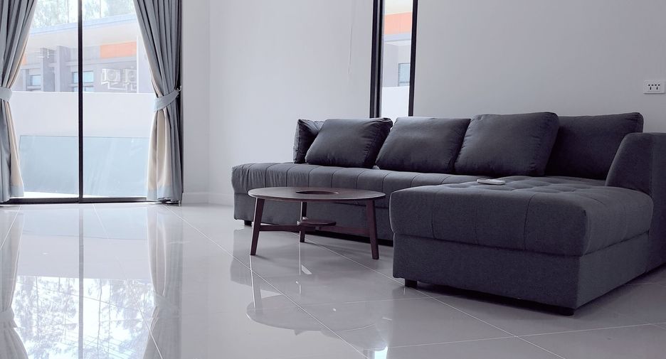 For rent 3 bedrooms townhouse in Thalang, Phuket