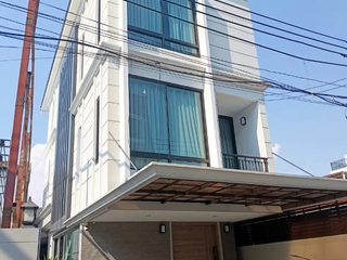 Casa en alquiler de 3 habitaciones en Watthana, Bangkok