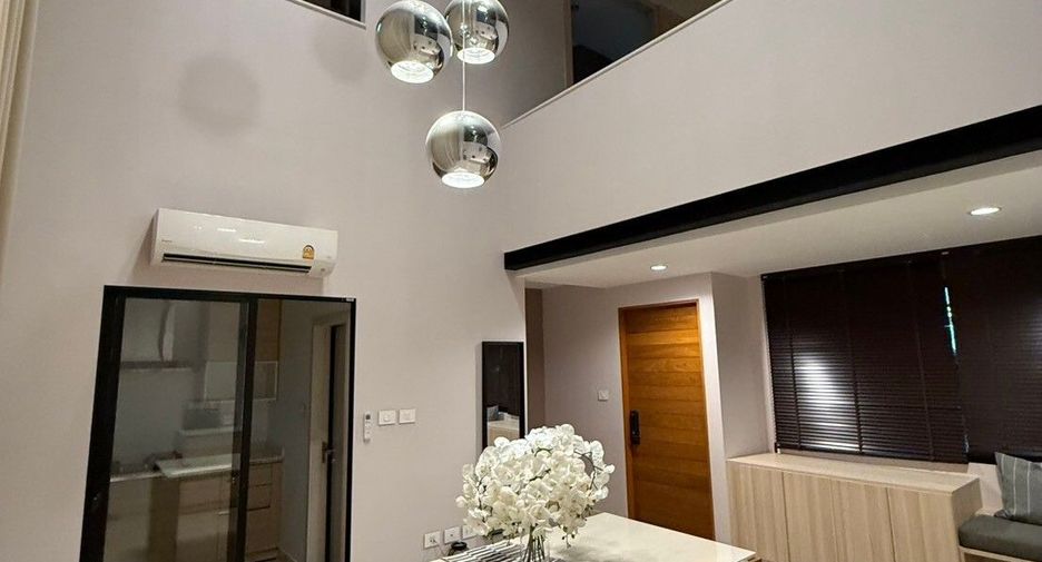 For sale 3 bedrooms townhouse in Saphan Sung, Bangkok