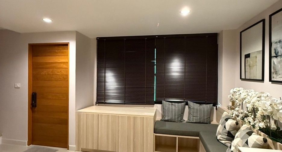For sale 3 bedrooms townhouse in Saphan Sung, Bangkok