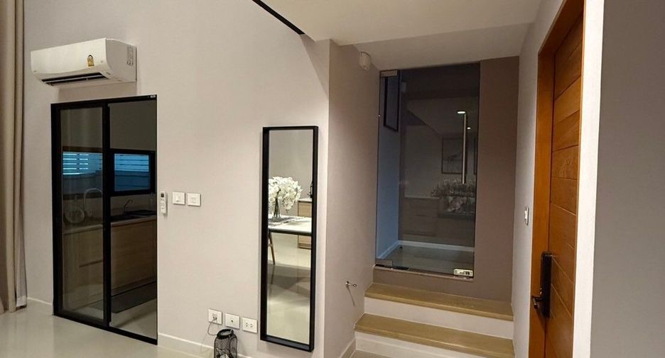 For sale 3 bedrooms townhouse in Saphan Sung, Bangkok