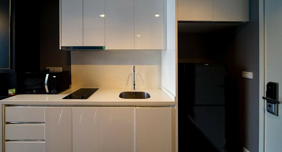 Condo en venta y en alquiler de 1 habitaciones en Sathon, Bangkok