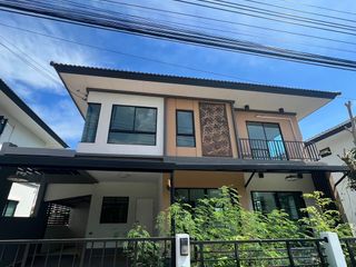 Casa en venta de 3 habitaciones en Bang Phli, Samut Prakan
