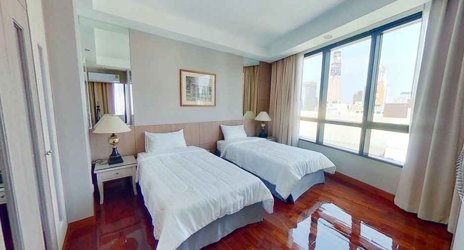 For rent 2 bedrooms condo in Pathum Wan, Bangkok