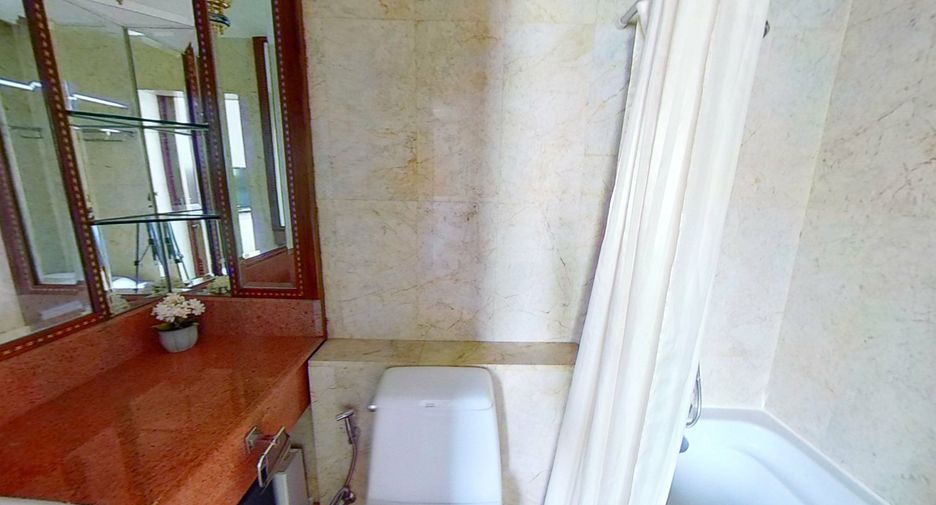 For rent 2 bedrooms condo in Pathum Wan, Bangkok