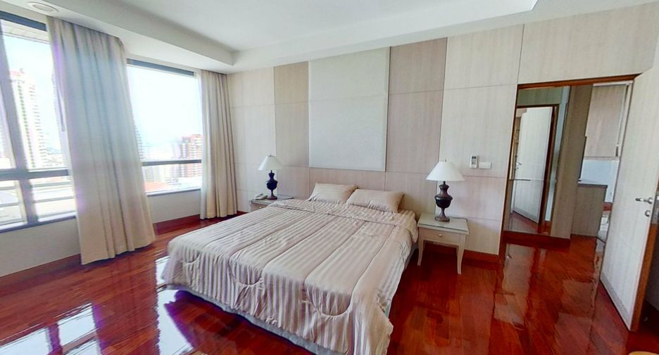 For rent 2 bedrooms condo in Pathum Wan, Bangkok