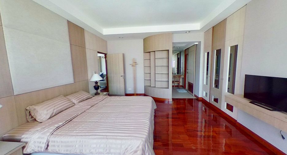 For rent 2 bedrooms condo in Pathum Wan, Bangkok