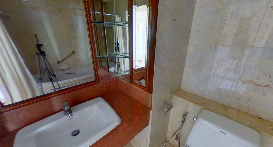 For rent 2 bedrooms condo in Pathum Wan, Bangkok