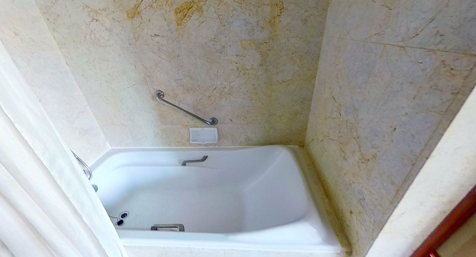 For rent 2 bedrooms condo in Pathum Wan, Bangkok