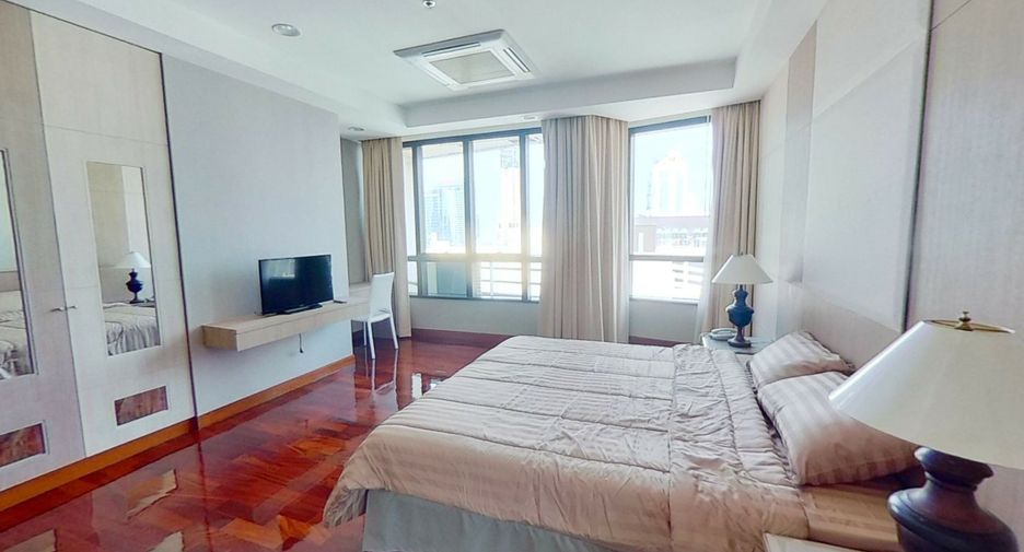 For rent 2 bedrooms condo in Pathum Wan, Bangkok