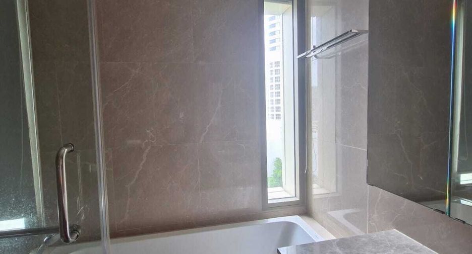 For rent 2 bedrooms condo in Khlong San, Bangkok