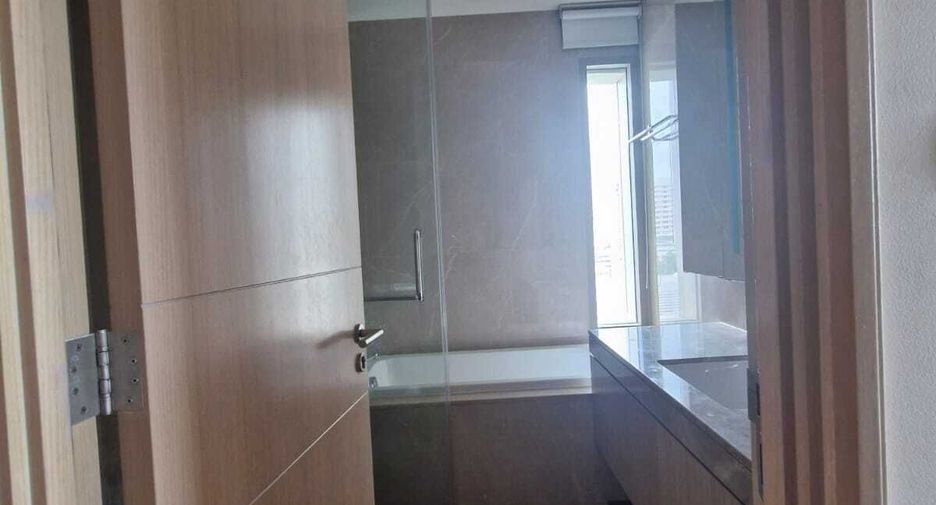 For rent 2 bedrooms condo in Khlong San, Bangkok