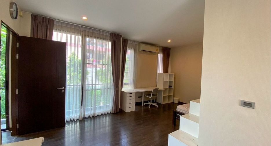 For rent 3 bedrooms house in Wang Thonglang, Bangkok