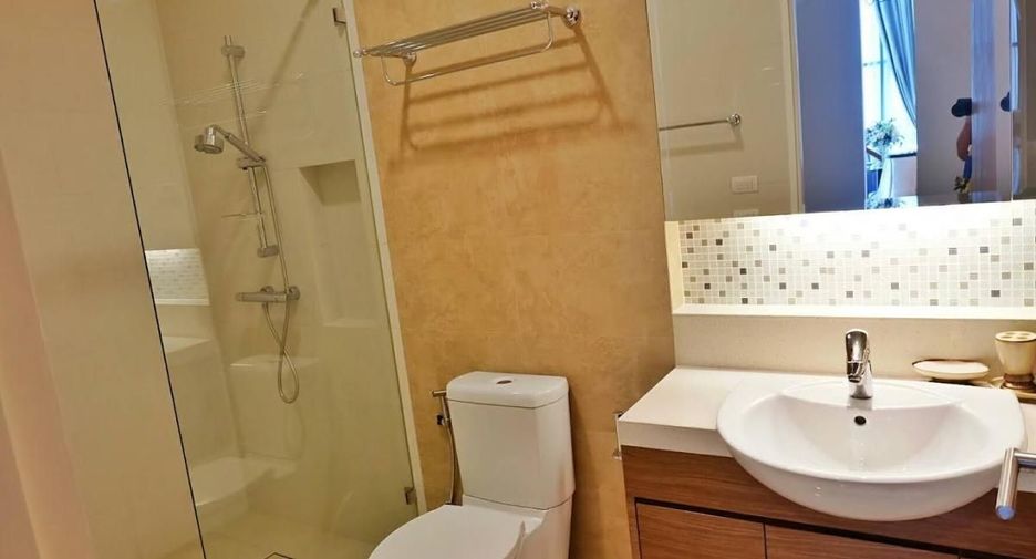 For rent 3 bedrooms condo in Khlong Toei, Bangkok