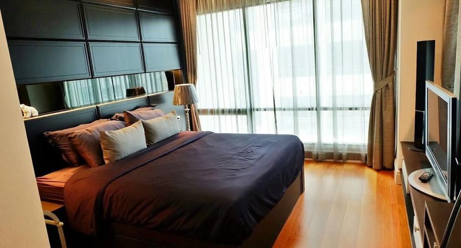 For rent 3 bedrooms condo in Khlong Toei, Bangkok