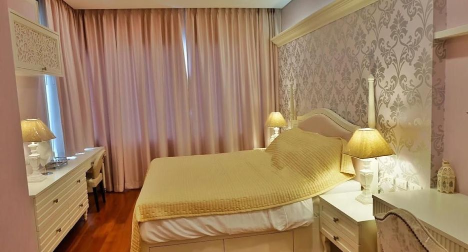 For rent 3 bedrooms condo in Khlong Toei, Bangkok