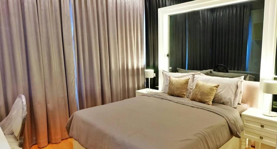 For rent 3 bedrooms condo in Khlong Toei, Bangkok