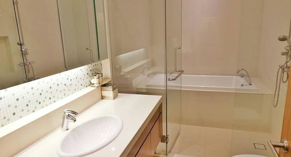 For rent 3 bedrooms condo in Khlong Toei, Bangkok
