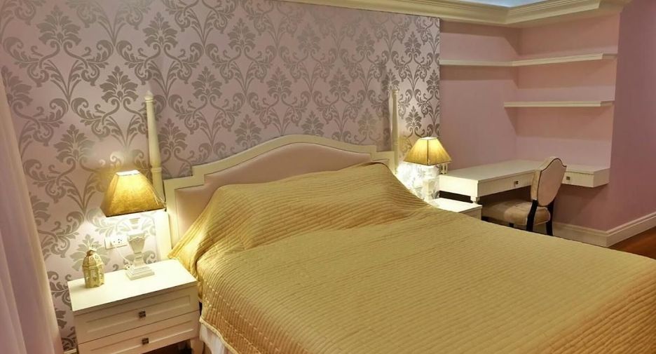 For rent 3 bedrooms condo in Khlong Toei, Bangkok