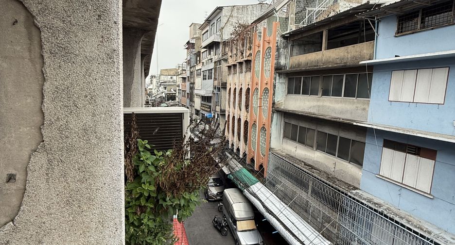 For rent 2 bedrooms retail Space in Samphanthawong, Bangkok