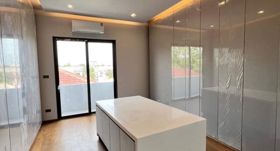 À vendre 5 chambres maison à Bang Sue, Bangkok