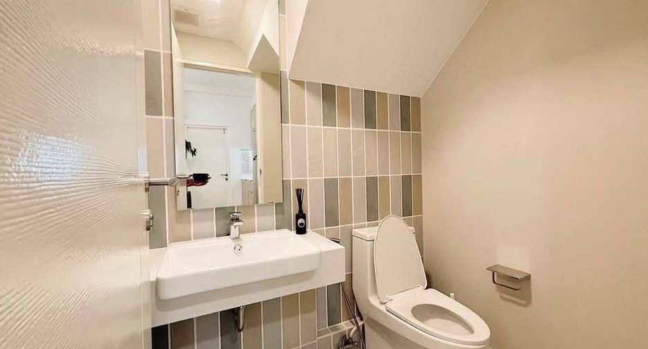 For rent 3 bedrooms townhouse in Prawet, Bangkok