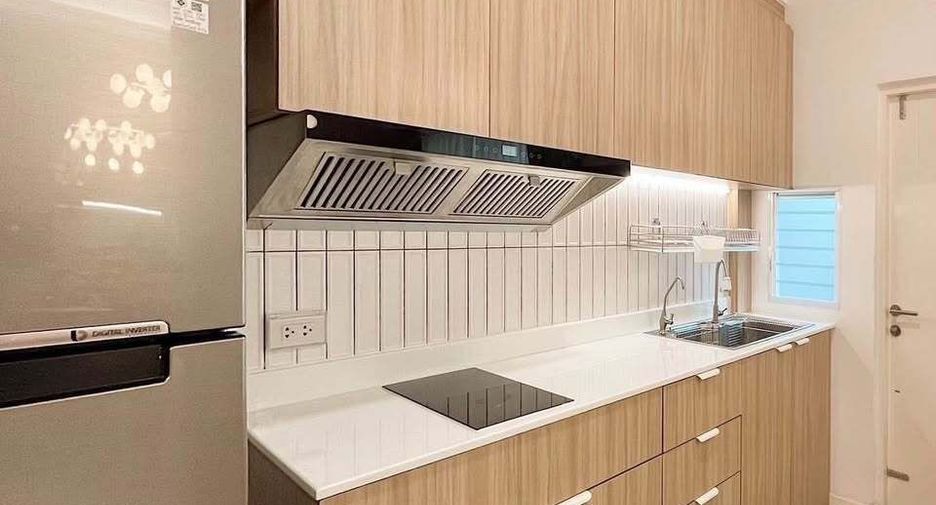 For rent 3 bedrooms townhouse in Prawet, Bangkok
