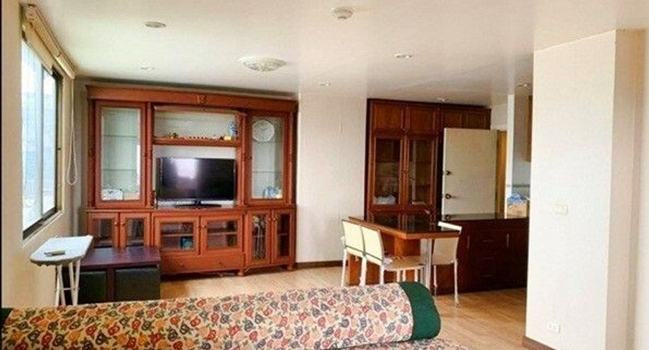 For rent 2 bedrooms condo in Watthana, Bangkok