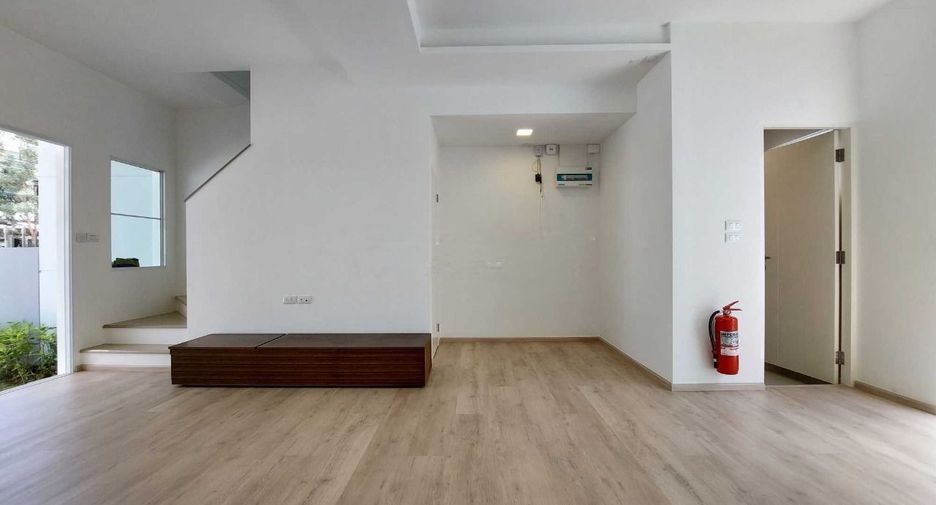 For sale 2 bedrooms townhouse in Bang Phli, Samut Prakan
