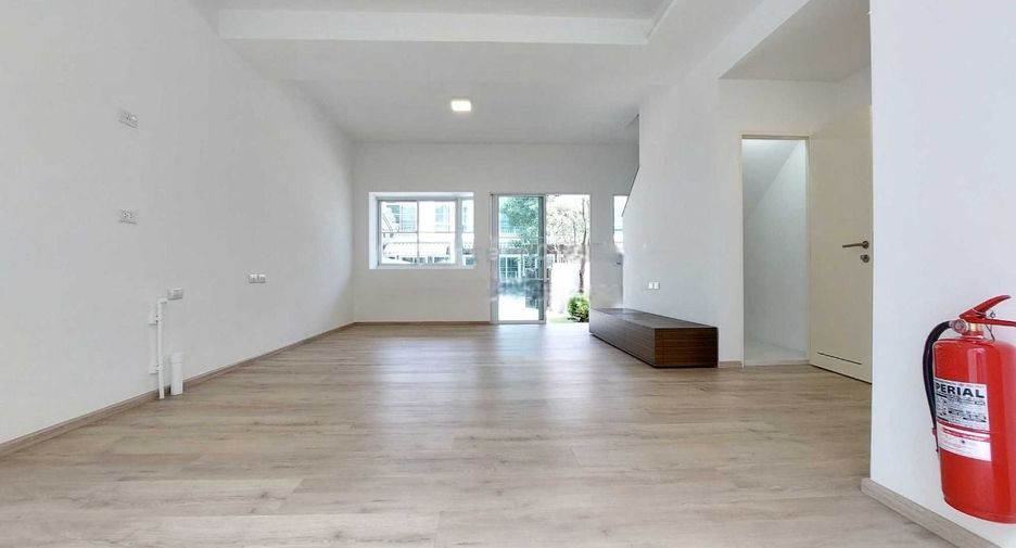 For sale 2 bedrooms townhouse in Bang Phli, Samut Prakan