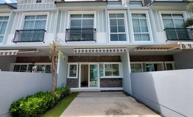 À vendre 2 chambres maison de ville à Bang Phli, Samut Prakan