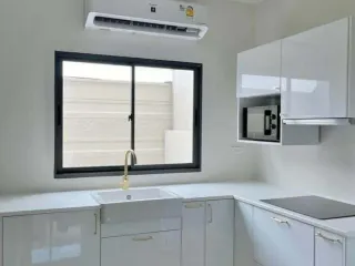 For rent 2 bedrooms townhouse in Bang Phli, Samut Prakan