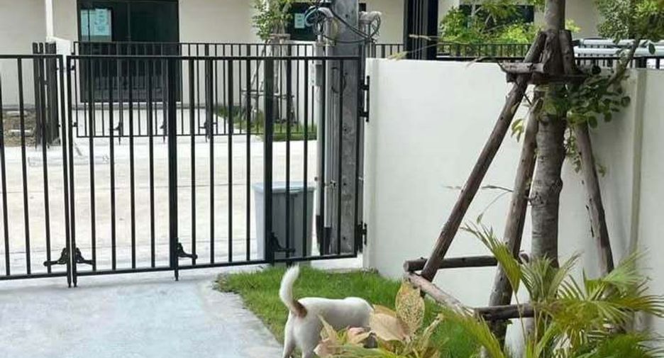 For rent 2 bedrooms townhouse in Bang Phli, Samut Prakan