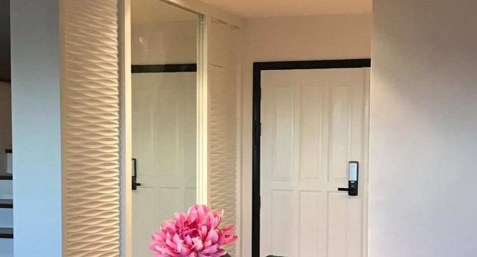 For sale 5 bedrooms condo in Watthana, Bangkok