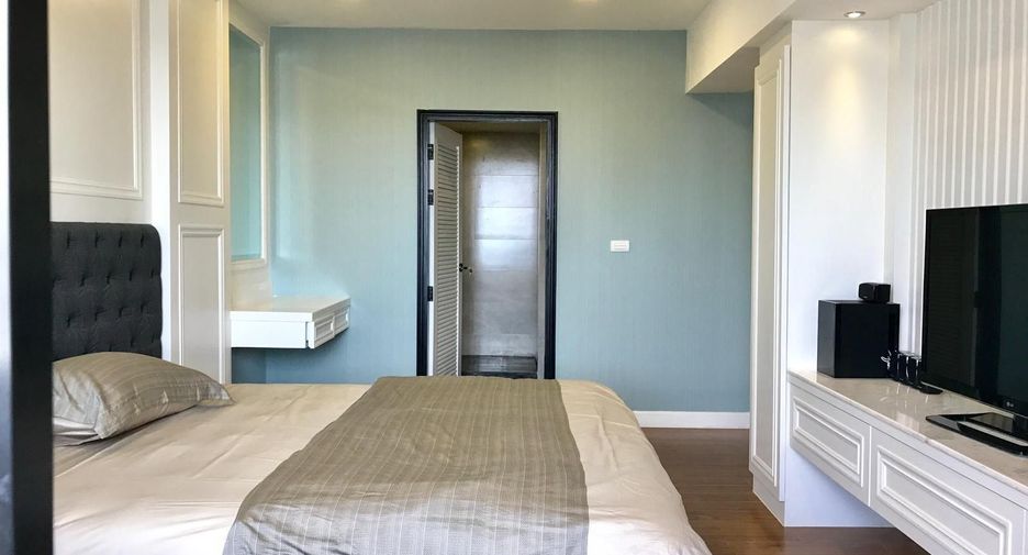 For sale 5 bedrooms condo in Watthana, Bangkok