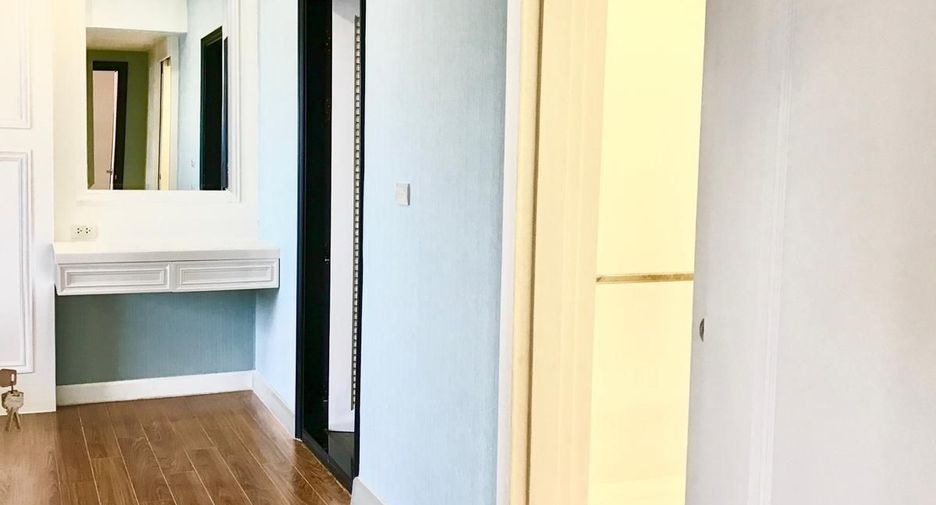 For sale 5 bedrooms condo in Watthana, Bangkok