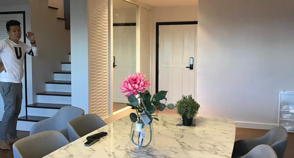 For sale 5 bedrooms condo in Watthana, Bangkok
