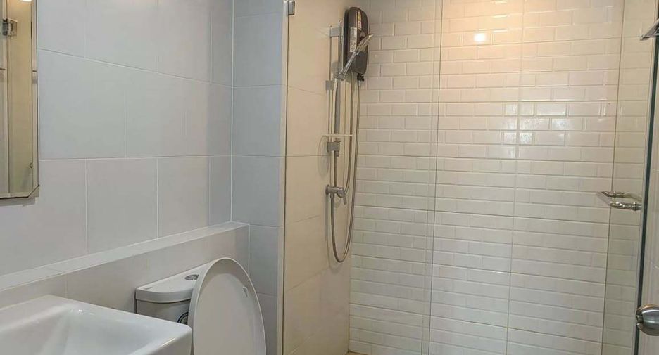 For rent 2 bedrooms condo in Wang Thonglang, Bangkok