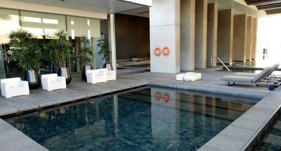 For rent 2 bedrooms condo in Pathum Wan, Bangkok
